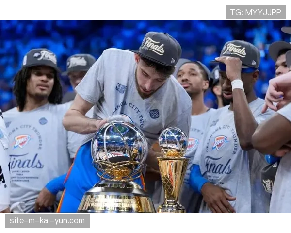 切特·霍姆格伦15.2分8.7篮板 护框效率108.3筑雷霆防线